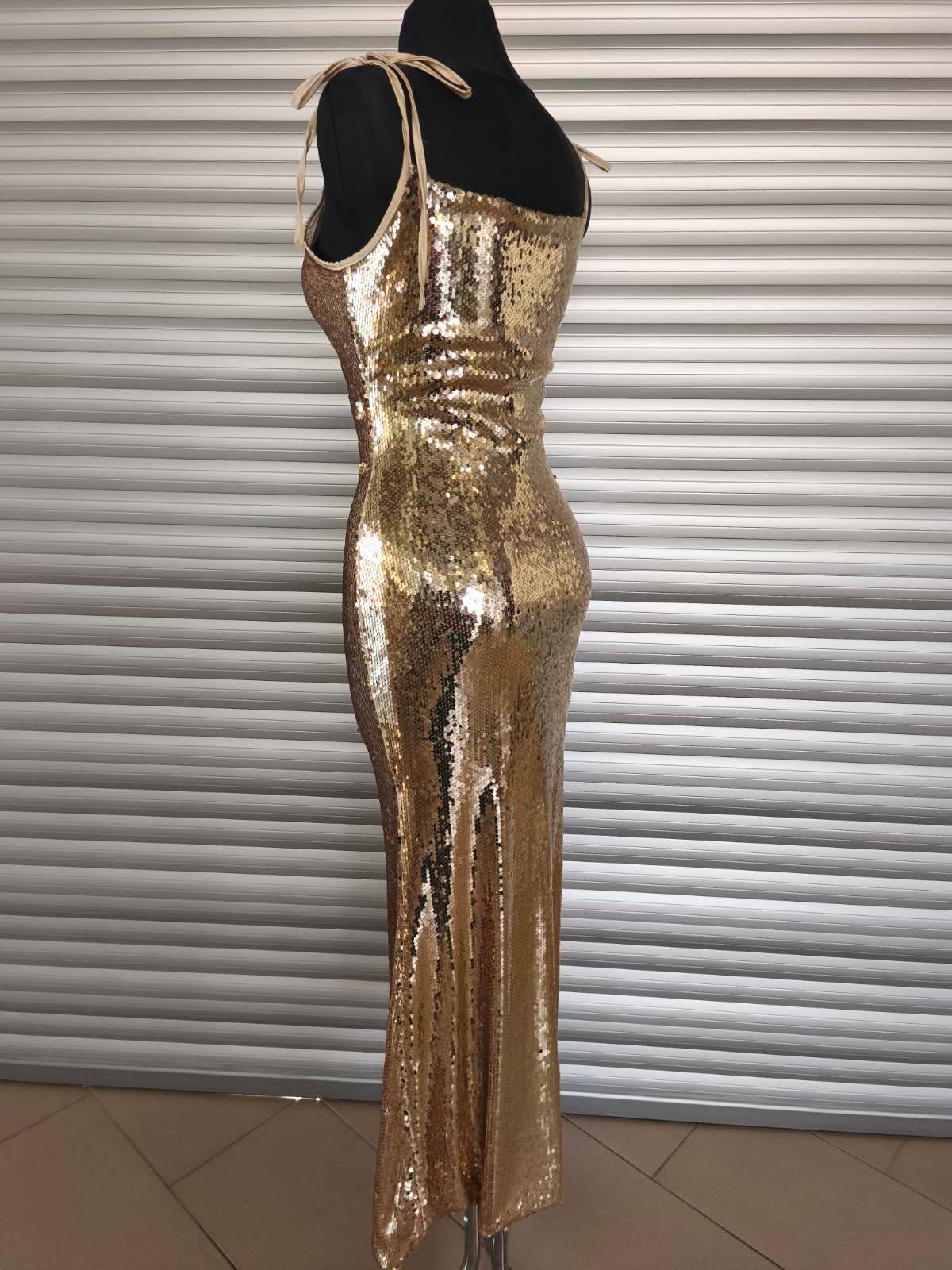 Auksu žėrinti ilga suknelė - Image 2