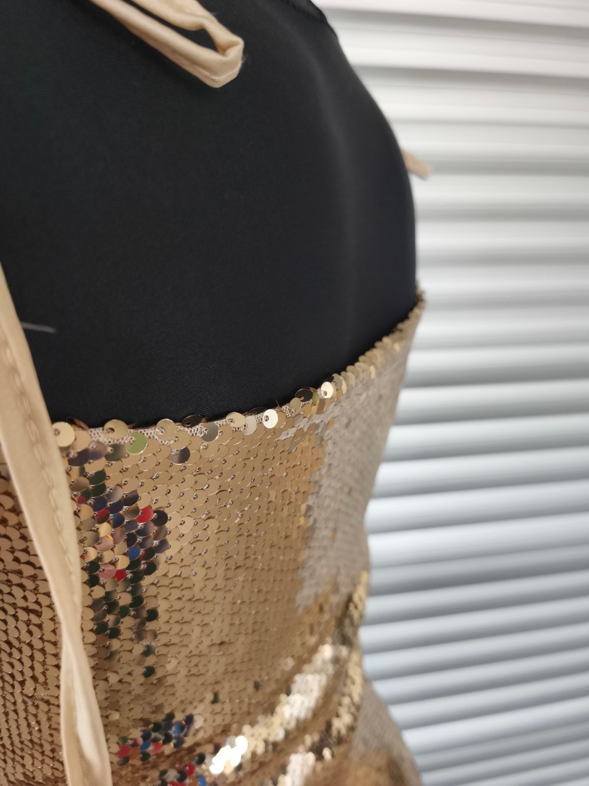 Auksu žėrinti ilga suknelė - Image 7